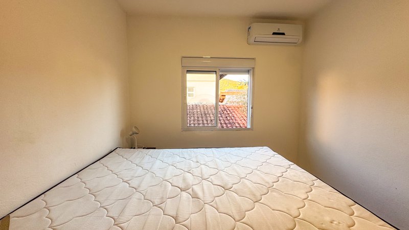 Casa fora de Condomínio na Praia de Juquehy - À VENDA - São Sebastião - 