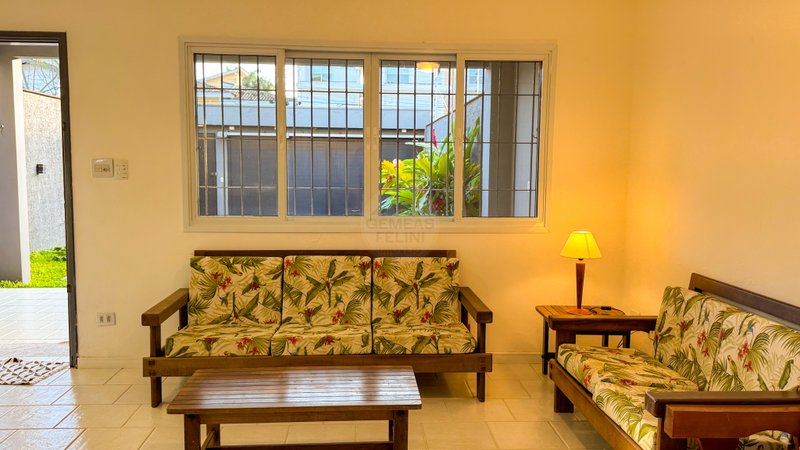 Casa fora de Condomínio na Praia de Juquehy - À VENDA - São Sebastião - 
