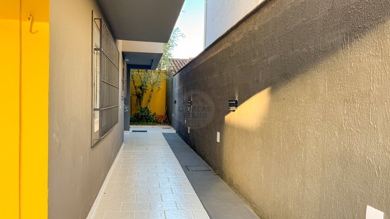 Casa fora de Condomínio na Praia de Juquehy - À VENDA - São Sebastião - 