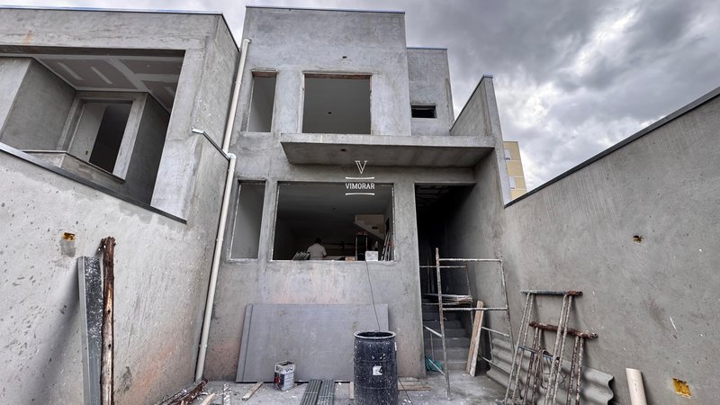 Sobrado 3 suítes + 2 vagas de garagem - Guarulhos - 