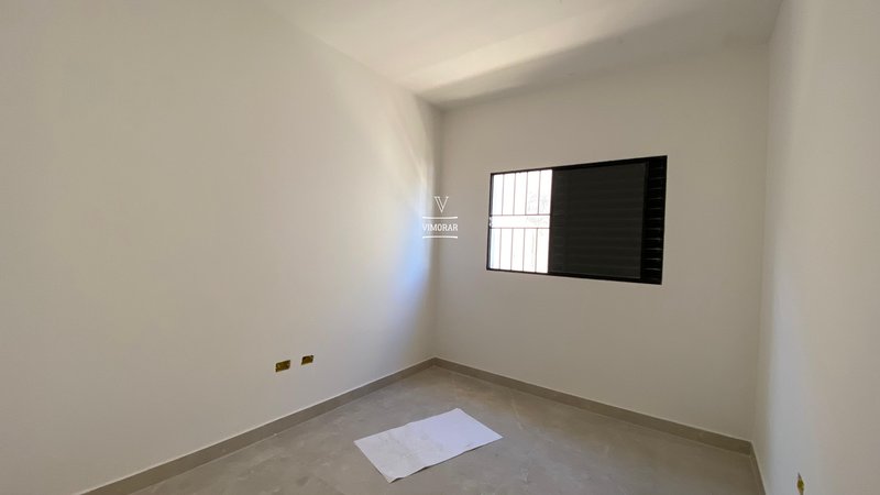 Sobrado 3 dormitórios sendo 1 suíte + 2 vagas de garagem - Itaquaquecetuba - 
