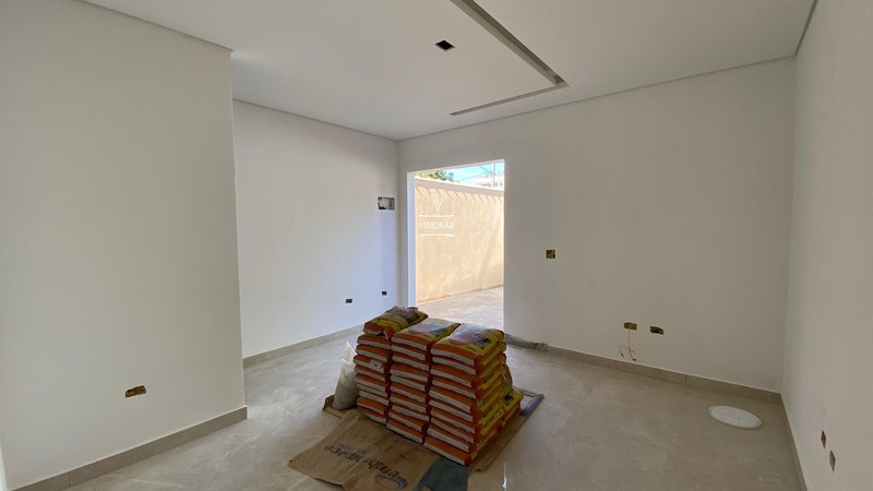 Sobrado 3 dormitórios sendo 1 suíte + 2 vagas de garagem - Itaquaquecetuba - 