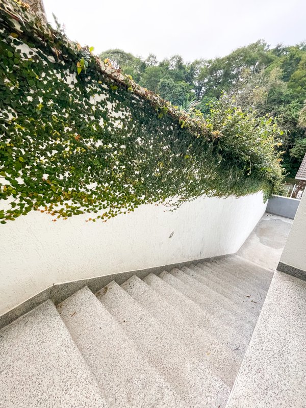 Casa Nova e Contemporânea no Arujá 5 Av. Benedito Manoel dos Santos Arujá - 