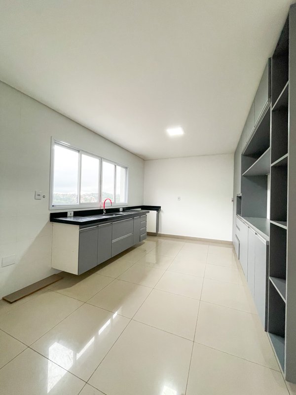 Casa Nova e Contemporânea no Arujá 5 Av. Benedito Manoel dos Santos Arujá - 
