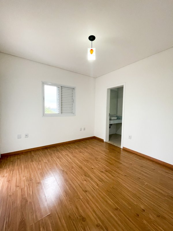 Casa Nova e Contemporânea no Arujá 5 Av. Benedito Manoel dos Santos Arujá - 