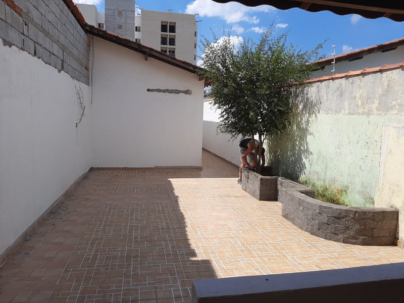 Casa Térrea com Quintal Amplo e 3 Dormitórios na Vila da Prata - Mogi das Cruzes - 
