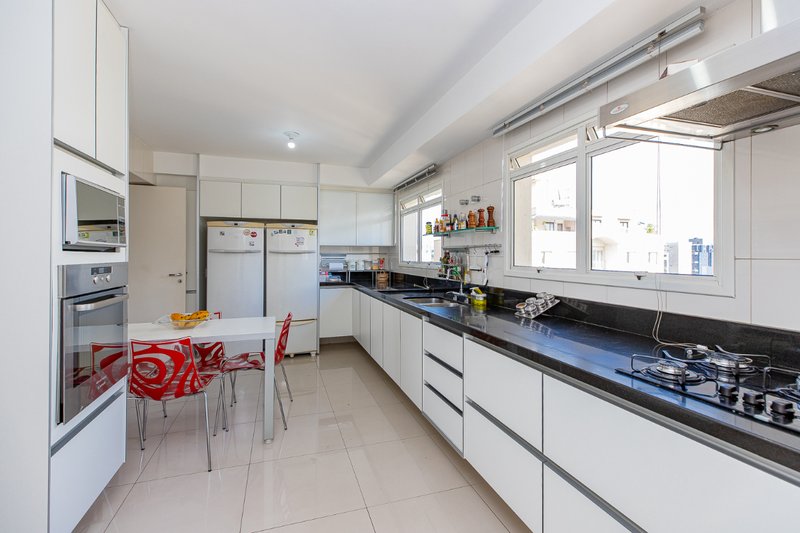 Apartamento 210m² em Moema 3 suítes 3 vagas Rua Juquis São Paulo - 