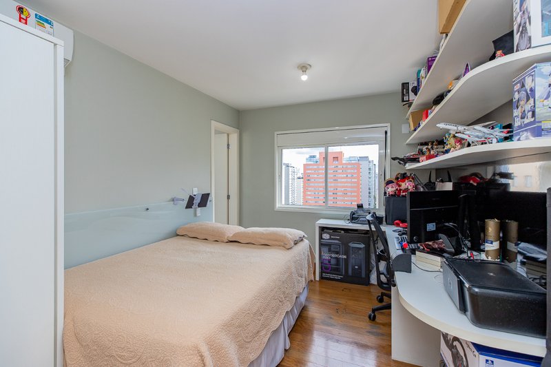 Apartamento 210m² em Moema 3 suítes 3 vagas Rua Juquis São Paulo - 