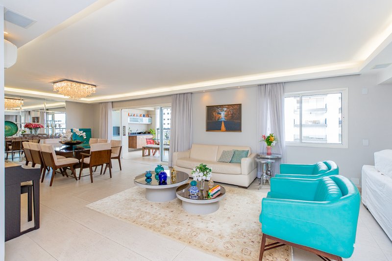 Apartamento 210m² em Moema 3 suítes 3 vagas Rua Juquis São Paulo - 
