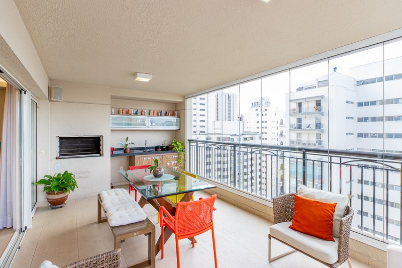 Apartamento 210m² em Moema 3 suítes 3 vagas Rua Juquis São Paulo - 