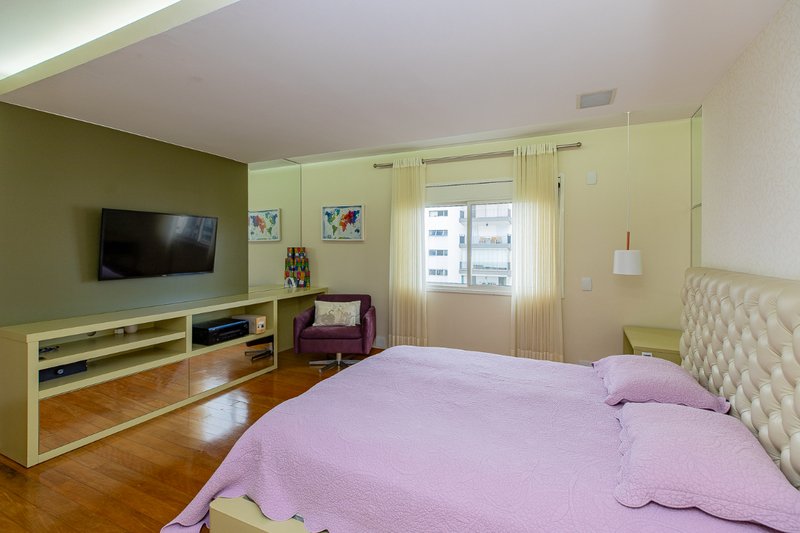 Apartamento 210m² em Moema 3 suítes 3 vagas Rua Juquis São Paulo - 
