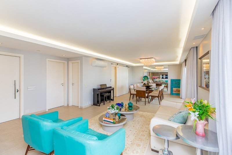 Apartamento 210m² em Moema 3 suítes 3 vagas Rua Juquis São Paulo - 
