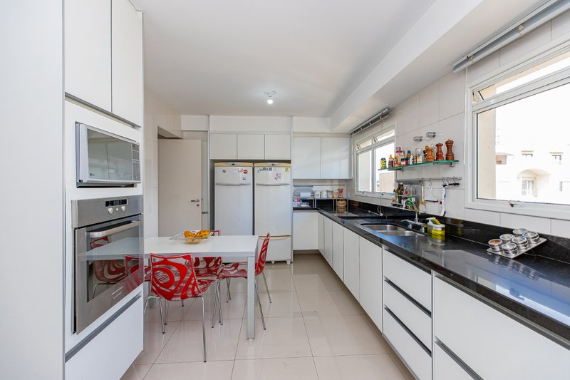 Apartamento 210m² em Moema 3 suítes 3 vagas Rua Juquis São Paulo - 