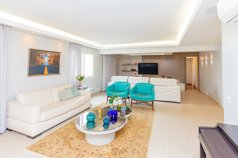 Apartamento 210m² em Moema 3 suítes 3 vagas Rua Juquis São Paulo - 