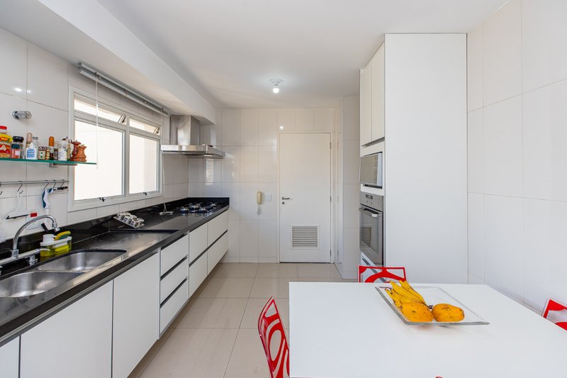 Apartamento 210m² em Moema 3 suítes 3 vagas Rua Juquis São Paulo - 