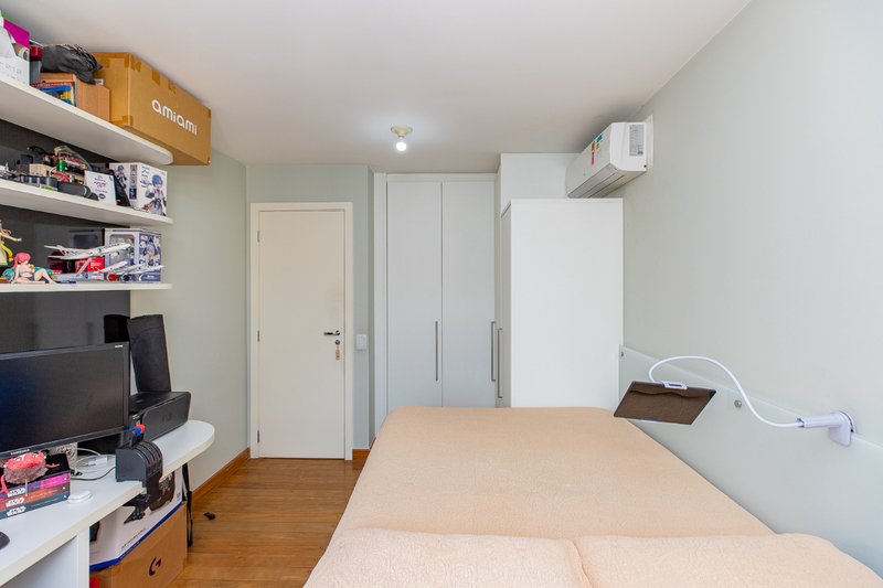 Apartamento 210m² em Moema 3 suítes 3 vagas Rua Juquis São Paulo - 