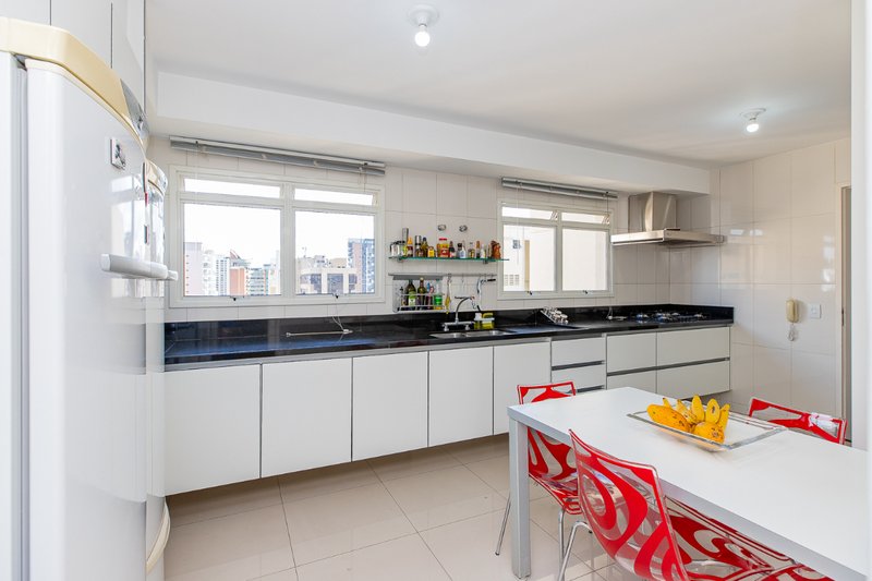 Apartamento 210m² em Moema 3 suítes 3 vagas Rua Juquis São Paulo - 