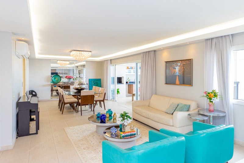 Apartamento 210m² em Moema 3 suítes 3 vagas Rua Juquis São Paulo - 