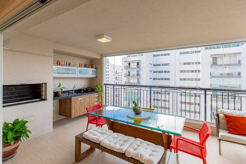 Apartamento 210m² em Moema 3 suítes 3 vagas Rua Juquis São Paulo - 