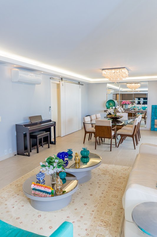 Apartamento 210m² em Moema 3 suítes 3 vagas Rua Juquis São Paulo - 