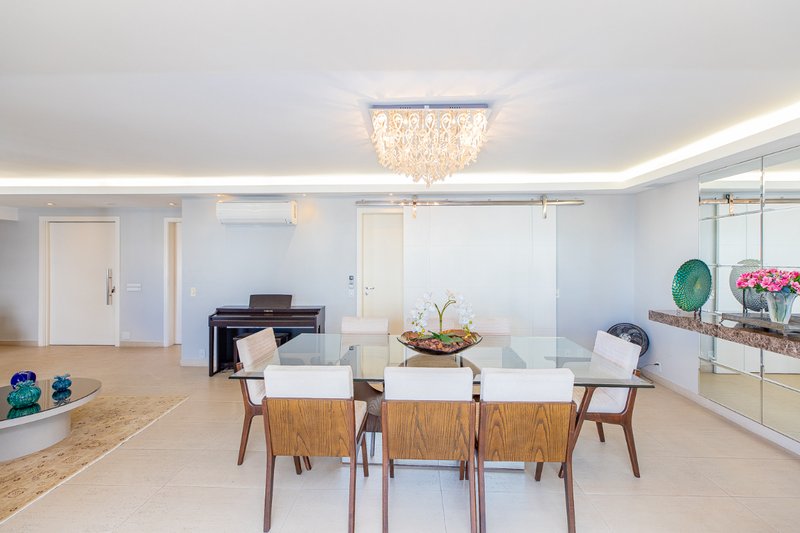 Apartamento 210m² em Moema 3 suítes 3 vagas Rua Juquis São Paulo - 