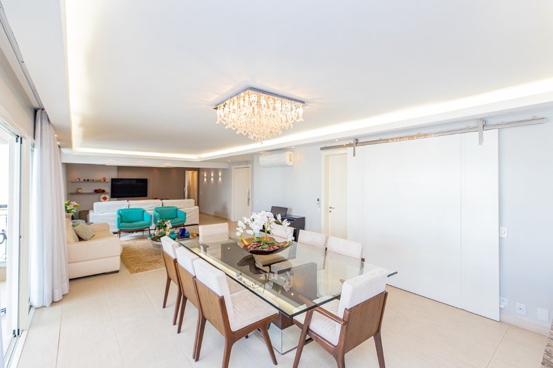 Apartamento 210m² em Moema 3 suítes 3 vagas Rua Juquis São Paulo - 