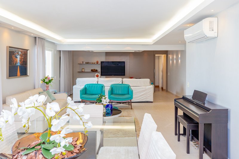 Apartamento 210m² em Moema 3 suítes 3 vagas Rua Juquis São Paulo - 