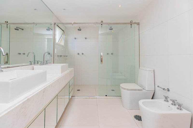 Apartamento 210m² em Moema 3 suítes 3 vagas Rua Juquis São Paulo - 