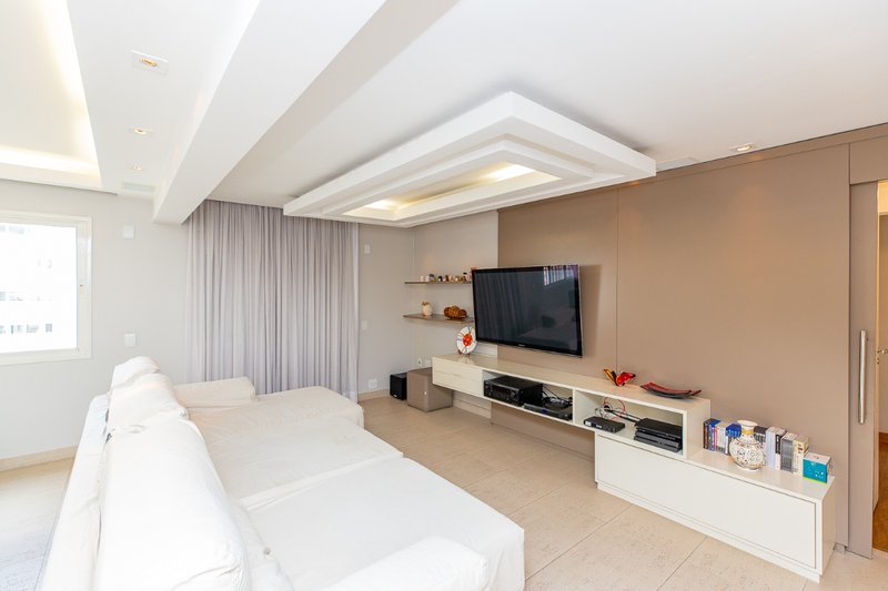 Apartamento 210m² em Moema 3 suítes 3 vagas Rua Juquis São Paulo - 