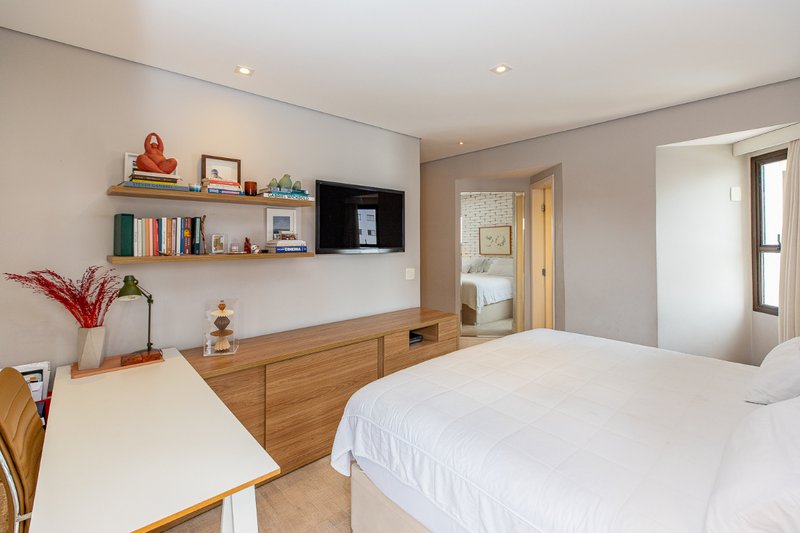 Apartamento 172m² em Moema 3 suítes 3 vagas Avenida Jandira São Paulo - 