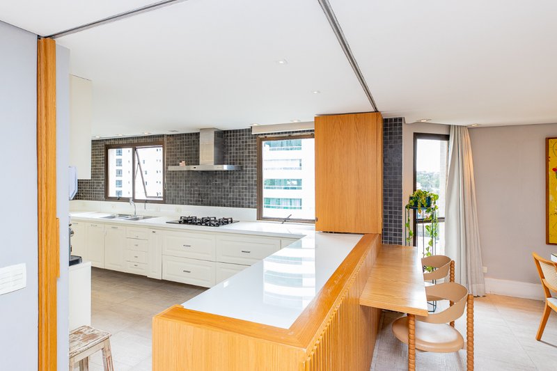 Apartamento 172m² em Moema 3 suítes 3 vagas Avenida Jandira São Paulo - 