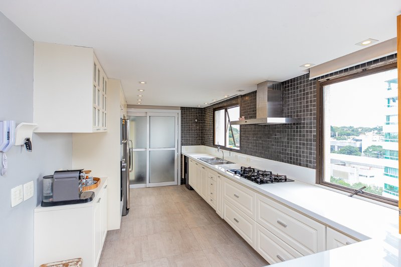 Apartamento 172m² em Moema 3 suítes 3 vagas Avenida Jandira São Paulo - 