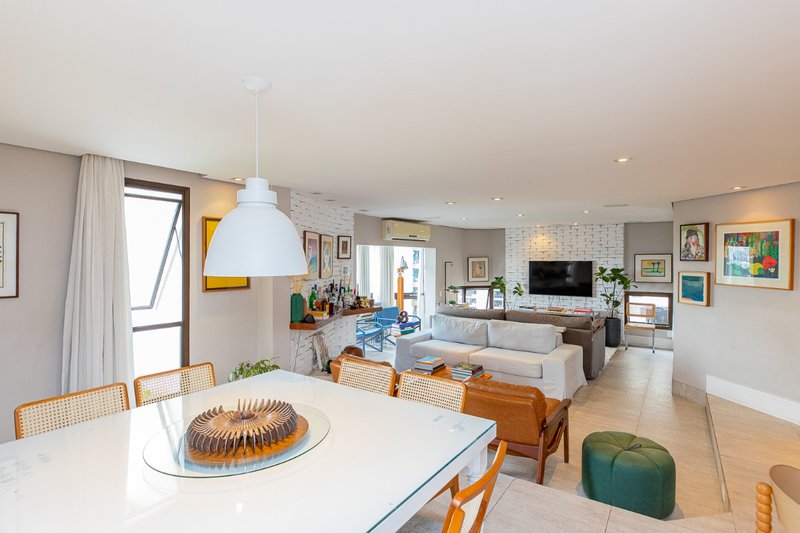 Apartamento 172m² em Moema 3 suítes 3 vagas Avenida Jandira São Paulo - 