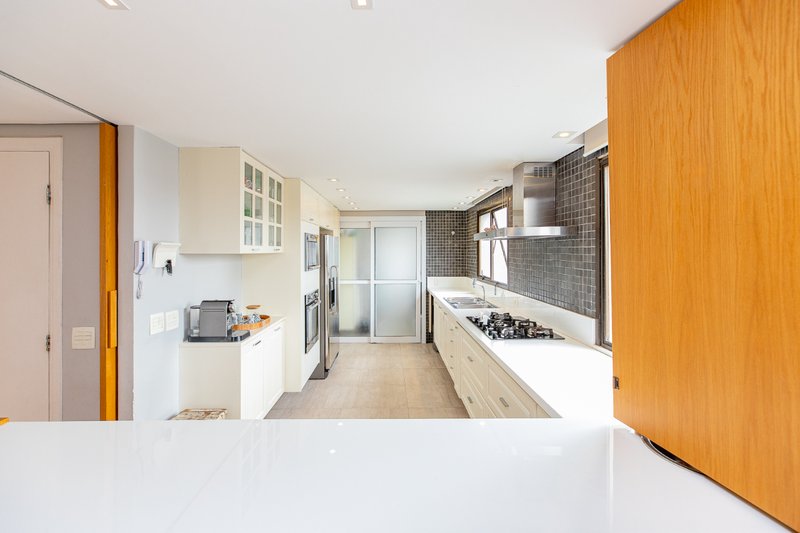 Apartamento 172m² em Moema 3 suítes 3 vagas Avenida Jandira São Paulo - 