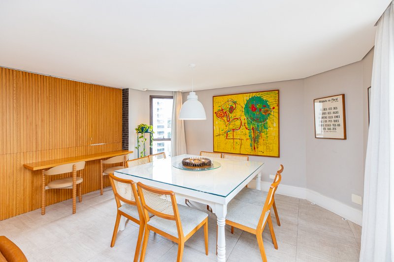 Apartamento 172m² em Moema 3 suítes 3 vagas Avenida Jandira São Paulo - 