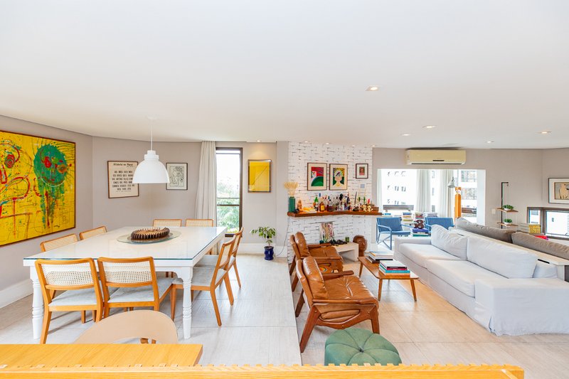 Apartamento 172m² em Moema 3 suítes 3 vagas Avenida Jandira São Paulo - 