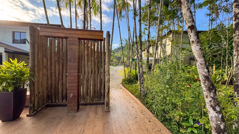 Casa em Condomínio na Praia Barra do Sahy - LOCAÇÕES Av. Adelino Tavares São Sebastião - 