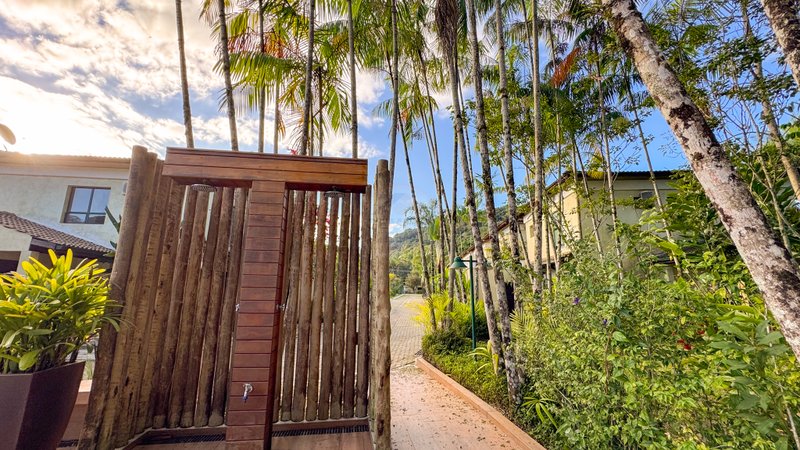 Casa em Condomínio na Praia Barra do Sahy - LOCAÇÕES Av. Adelino Tavares São Sebastião - 