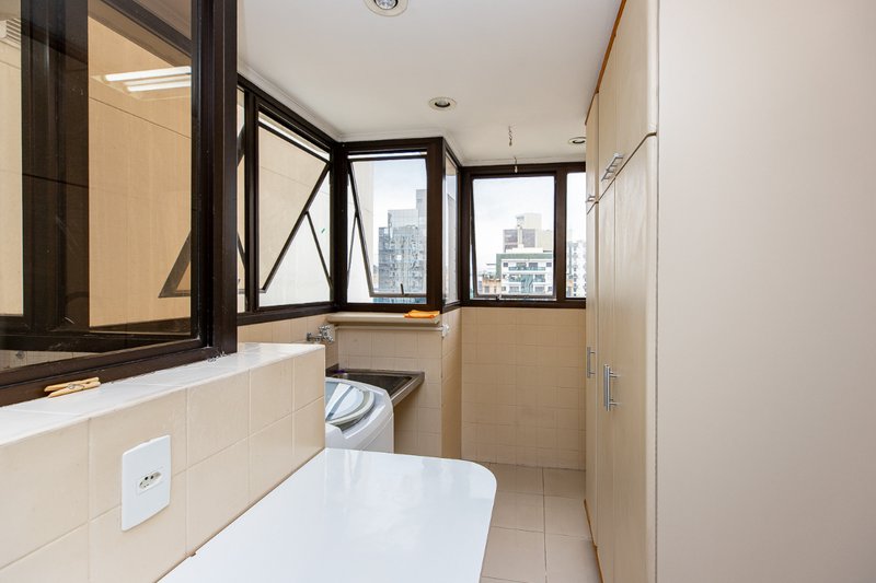 Apartamento 150m² em Moema 3 dormitórios 2 suítes 2 vagas Avenida Jamaris São Paulo - 