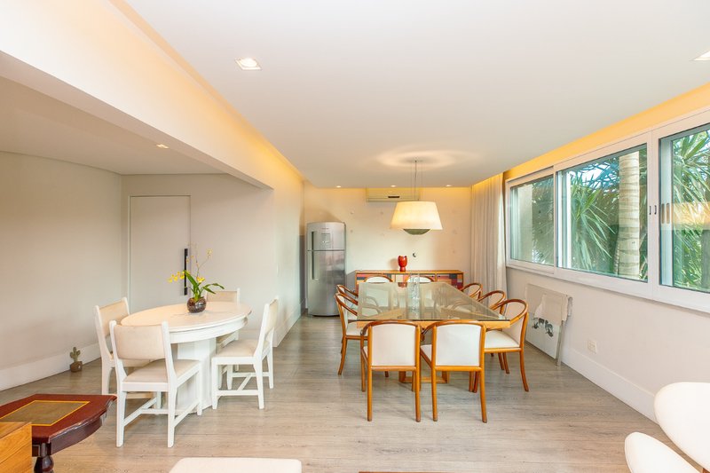 Apartamento 126m² no Jd Europa 2 dorm 1 suíte 1 vaga Rua Hungria São Paulo - 
