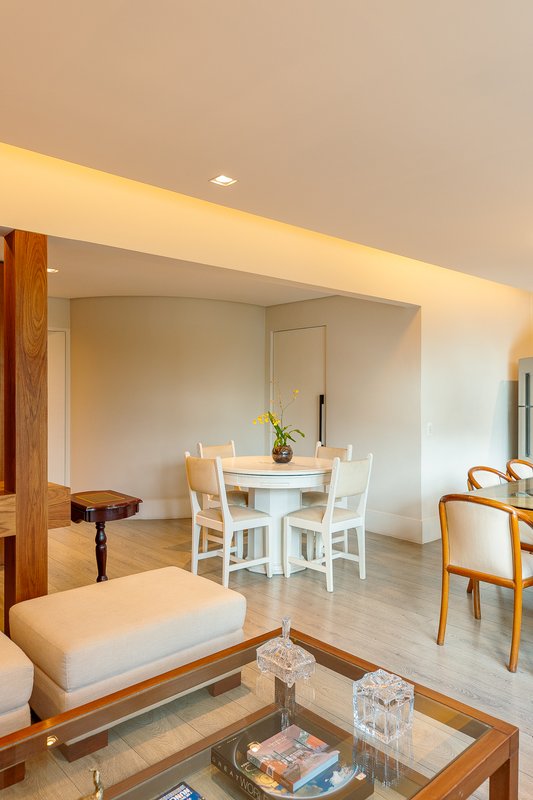Apartamento 126m² no Jd Europa 2 dorm 1 suíte 1 vaga Rua Hungria São Paulo - 