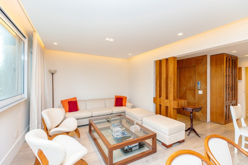Apartamento 126m² no Jd Europa 2 dorm 1 suíte 1 vaga Rua Hungria São Paulo - 
