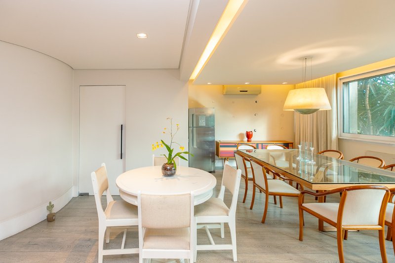 Apartamento 126m² no Jd Europa 2 dorm 1 suíte 1 vaga Rua Hungria São Paulo - 