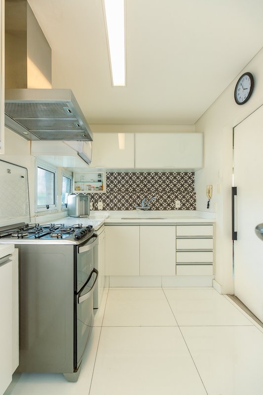 Apartamento 126m² no Jd Europa 2 dorm 1 suíte 1 vaga Rua Hungria São Paulo - 