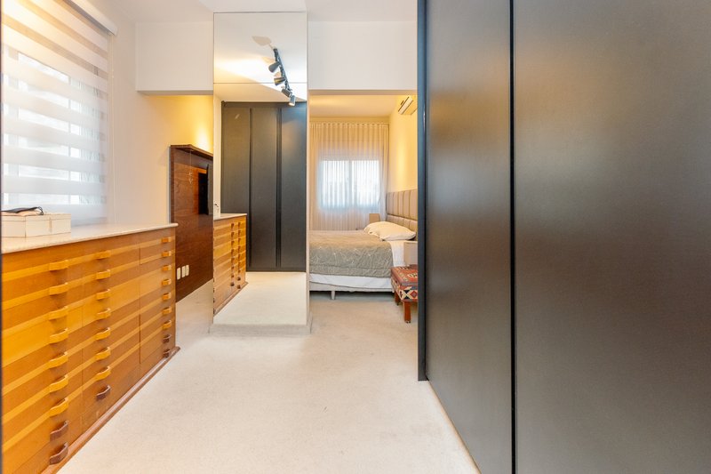 Apartamento 126m² no Jd Europa 2 dorm 1 suíte 1 vaga Rua Hungria São Paulo - 