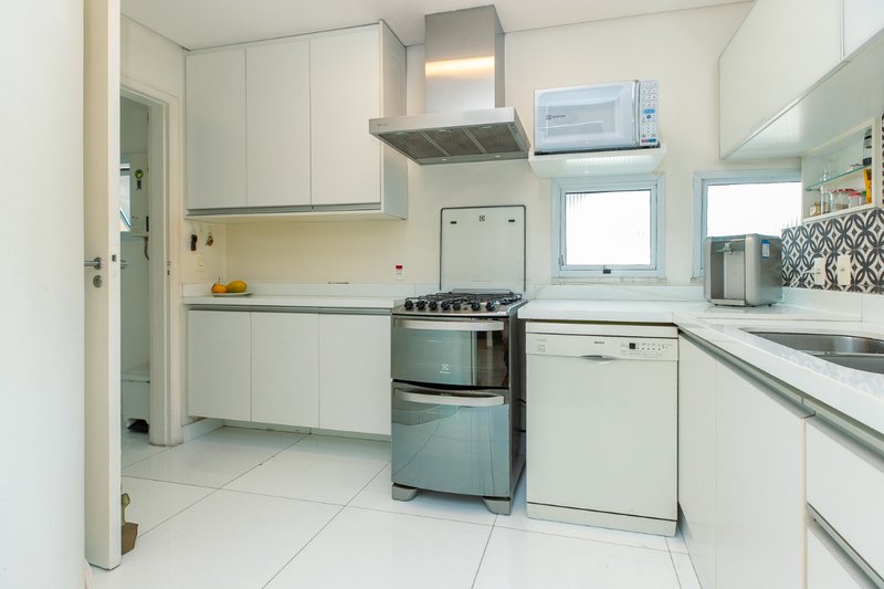 Apartamento 126m² no Jd Europa 2 dorm 1 suíte 1 vaga Rua Hungria São Paulo - 