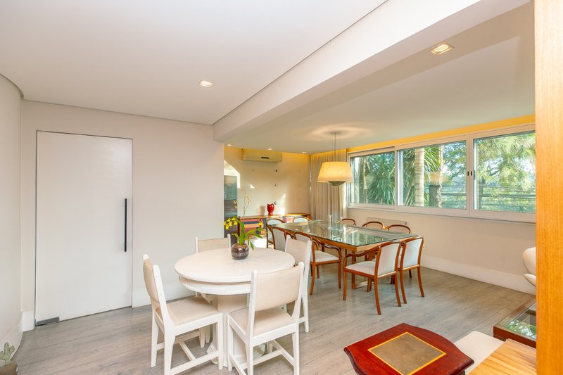 Apartamento 126m² no Jd Europa 2 dorm 1 suíte 1 vaga Rua Hungria São Paulo - 