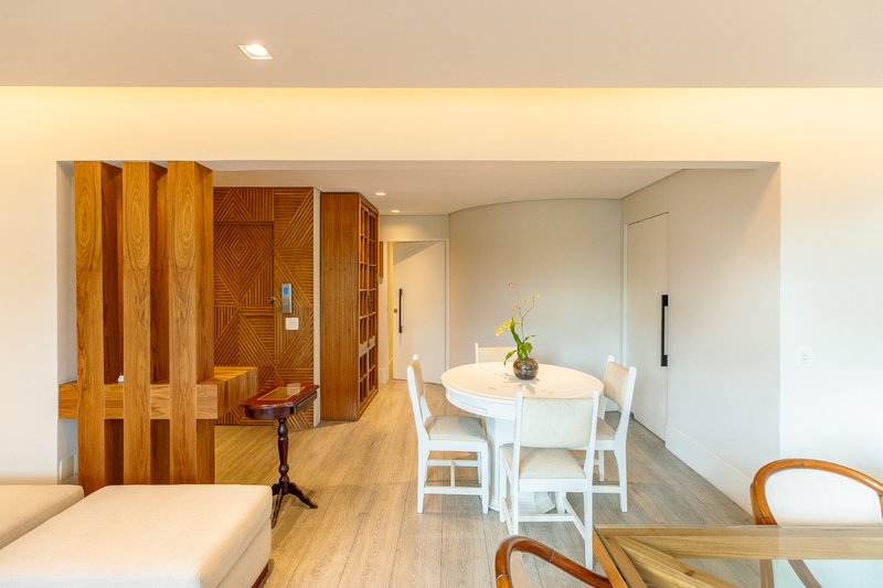 Apartamento 126m² no Jd Europa 2 dorm 1 suíte 1 vaga Rua Hungria São Paulo - 