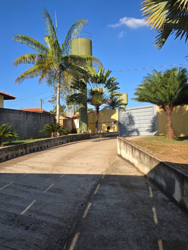 “OPORTUNIDADE”, ALUGO CHACARA COM CASA MOBILIADA NO CONDOMÍNIO VITASSAY EM BOITUVA/SP” Alameda das Araucárias Boituva - 