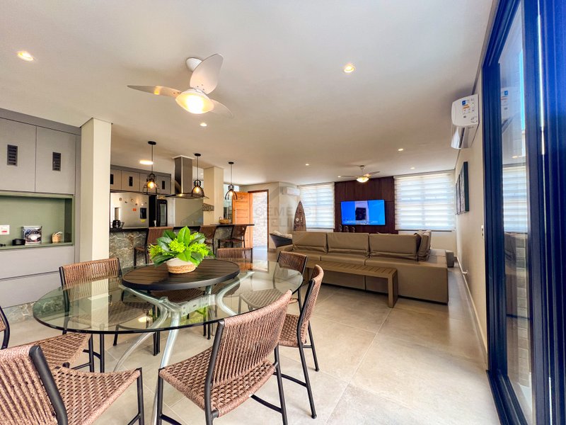 Casa em Condomínio pé na areia na Praia de Juquehy - À VENDA  São Sebastião - 